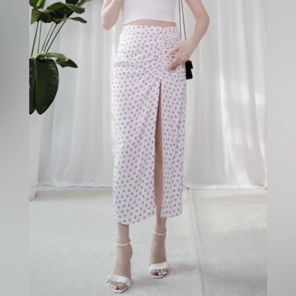 ZARA lilac floral print split thigh midi skirt. - Picture 2 of 6